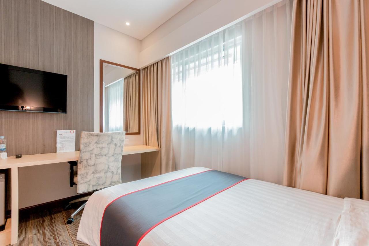 Collection O 7 Hotel Melawai Джакарта Экстерьер фото