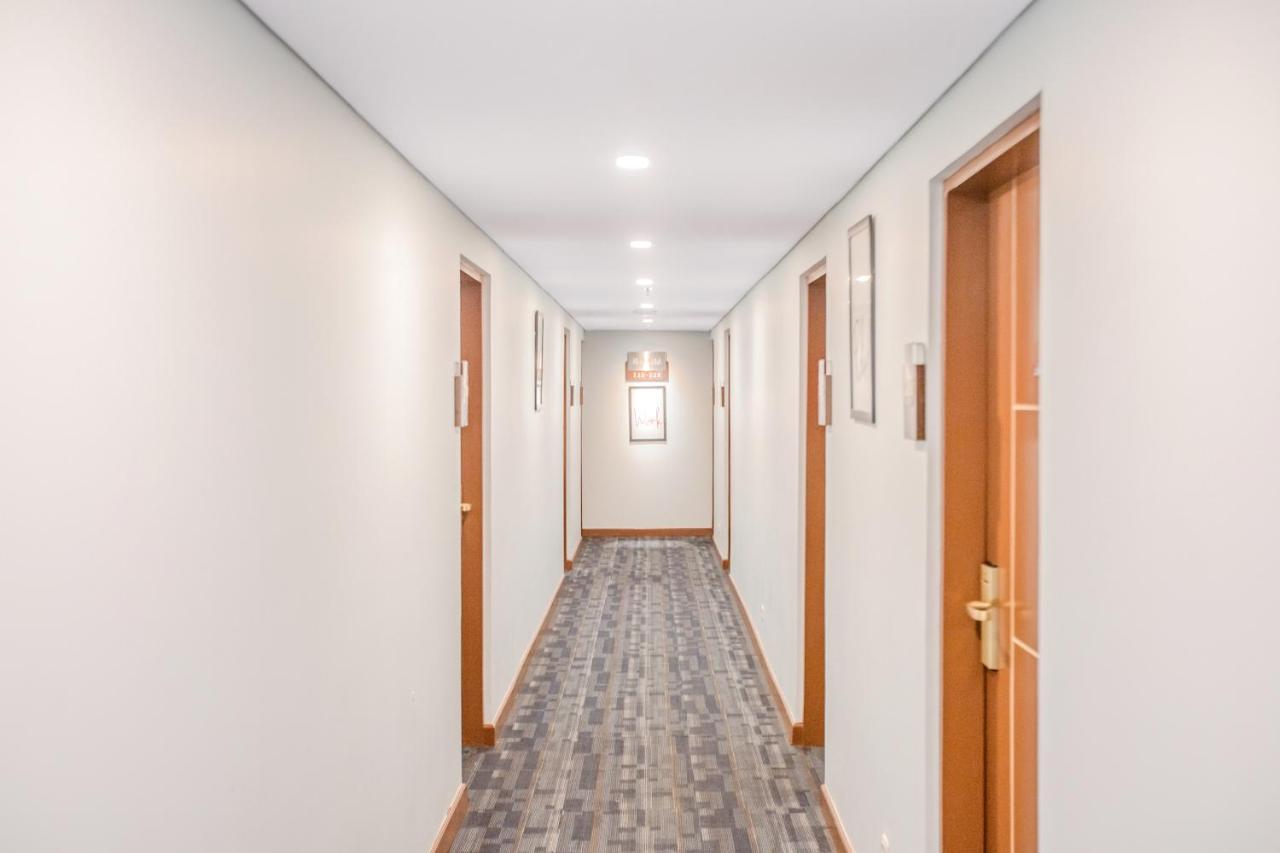 Collection O 7 Hotel Melawai Джакарта Экстерьер фото